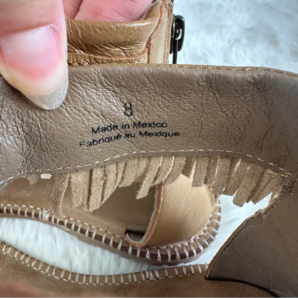 Manitobah Mukluks Wasaga Ankle Sandal Light Brown Red Tan Fringe, 8 - Picture 7 of 11